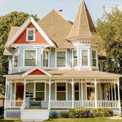 Charming Historic Upper Walk to Downtown & Lakes