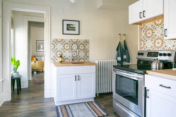 You will love to cook in this fully stocked kitchen.