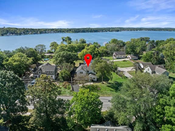 Well Appointed Home Steps from Pewaukee Lake