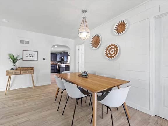 Dining room for 6.